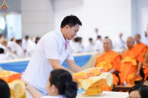 ภาพ No.160255:พิธีทอดผ้าป่าสมทบกฐินวัดพระธรรมกาย และสมทบกฐิน 30,000 วัดทั่วไทย ครั้งที่ 3 ณ สภาธรรมกายสากล วัดพระธรรมกาย วันพฤหัสบดีที่ 10 ตุลาคม พ.ศ. 2567