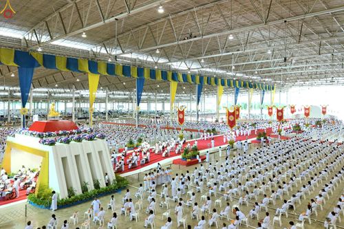 ภาพ No.240826:วันพุธที่ 27 สิงหาคม พ.ศ. 2568 พิธีทอดผ้าป่าเพื่อสร้างอาคาร  82 ปี หลวงพ่อธัมมชโย สมทบกฐินวัดพระธรรมกาย และกฐิน 30,000 วัดทั่วประเทศ ครั้งที่ 1