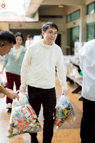 ภาพ No.243191:วันพฤหัสบดีที่ 4 กันยายน พ.ศ. 2568 เวลา 07.00-08.15 น. มหาวิทยาลัยเกษตรศาสตร์ กำแพงแสน ร่วมทำบุญตักบาตร Freshy KU85 พระสงฆ์ 85 รูป