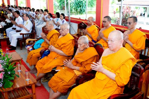 ภาพ No.234513:วันพฤหัสบดีที่ 24 กรกฎาคม พ.ศ. 2568 พิธีถวายสังฆทานแก่คณะสงฆ์ 323 วัด , พิธีมอบกองทุนหนุนแรงใจช่วยครูใต้ , พิธีทำบุญส่วนกุศลแด่ผู้วายชนม์ ในเหตุการณ์ความไม่สงบ 4 จังหวัด ชายแดนภาคใต้ (ปัตตานี , ยะลา , นราธิวาส , สงขลา) ปีที่ 21 ครั้งที่ 179 ณ วัดเวฬุวัน 