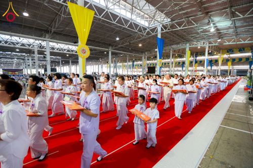 ภาพ No.134435:พิธีทอดผ้าป่าสมทบ มหาสังฆทาน 10,000 วัด ทั่วไทย วันอาทิตย์ต้นเดือนที่ 7 เมษายน พ.ศ.2567 ณ ห้องแก้วสารพัดนึก 1 สภาธรรมกายสากล  วัดพระธรรมกาย จ.ปทุมธานี