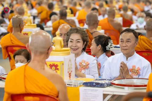 ภาพ No.60076:พิธีเจริญพระพุทธมนต์ "ฉลองอายุวัฒนมงคล 80 ปี หลวงพ่อธัมมชโย" พิธีถวายไทยธรรม คณะสงฆ์ 10,000 กว่าวัดทั่วประเทศ ในวันคุ้มครองโลก วันจันทร์ที่ 22 เมษายน พ.ศ. 2567 ณ สภาธรรมกายสากล วัดพระธรรมกาย จ.ปทุมธานี