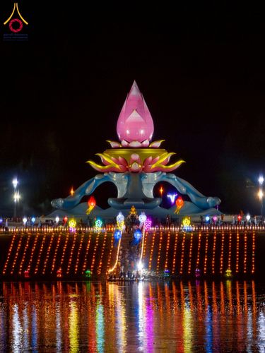 ภาพ No.266233:วันพุธที่ 5 พฤศจิกายน พ.ศ. 2568 (วันพระ ขึ้น 15 ค่ำ เดือน 12) พิธีจุดประทีปโคมลาน, โคมลอย และลอยกระทง ถวายประทีปเป็นพุทธบูชา สร้างความสว่างไสวให้กับแผ่นดินด้วยแสงธรรม ณ พุทธอุทยานนานาชาติ จังหวัดหนองคาย