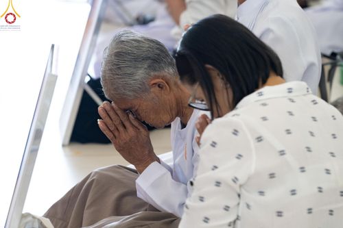 ภาพ No.199802:โครงการอุปสมบทหมู่บูชาธรรม 116 ปี คุณยายอาจารย์มหารัตนอุบาสิกาจันทร์ ขนนกยูง โครงการอุปสมบทหมู่ธรรมทายาท ระดับอุดมศึกษา รุ่นที่ 51 ภาคฤดูหนาว  ณ โบสถ์พระไตรปิฏก วัดพระธรรมกาย จ.ปทุมธานี  วันที่ 11 มกราคม พ.ศ. 2568 โดยมีพระครูปลัดรัตนวีรวัฒน์ เจ้าอาวาสวัด