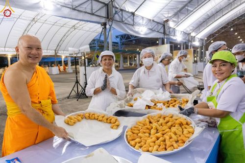 ภาพ No.58951:V.40 ภัตตาหารพระหมื่นวัด เราจัดให้ การปฏิบัติงานของเจ้าหน้าที่และอาสาสมัคร เพื่อรับบุญในการถวายภัตตาหาร แด่คณะสงฆ์ 10,000 กว่าวัดทั่วประเทศ ที่มาร่วมงานวันคุ้มครองโลก จันทร์ที่ 22 เมษายน พ.ศ. 2567 ณ วัดพระธรรมกาย