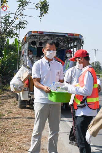 ภาพ No.107777:V.4 ทุ่มใจ การเตรียมงาน เก็บงาน การรับบุญของเจ้าหน้าที่หน่วยงานต่างๆ เพื่อโครงการธรรมยาตรา กตัญญูบูชามหาปูชนียาจารย์ พระมงคลเทพมุนี (สด จนฺทสโร) พระผู้ปราบมาร อนุสรณ์สถาน 7 แห่ง ปีที่ 12 ระหว่างวันที่ 2 - 31 มกราคม พ.ศ.2567