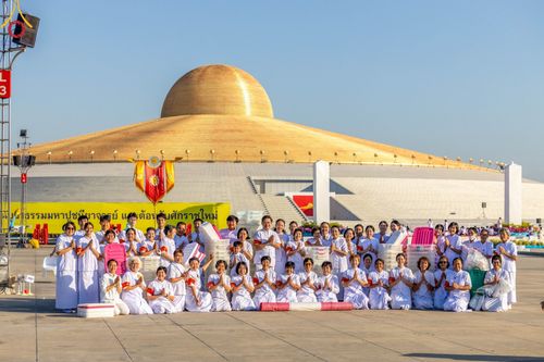 ภาพ No.105376:พิธีตักบาตรฉลองพระบวชใหม่ รุ่นบูชาธรรมมหาปูชนียาจารย์ และต้อนรับศักราชใหม่ วันจันทร์ที่ 1 มกราคม พ.ศ. 2567 ณ ลานธรรมพระมหาธรรมกายเจดีย์ วัดพระธรรมกาย