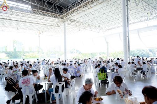 ภาพ No.159286:พิธีบูชาข้าวพระ ในวันอาทิตย์ต้นเดือน วันที่ 6 ตุลาคม พ.ศ. 2567 ณ สภาธรรมกายสากล วัดพระธรรมกาย