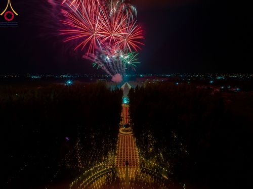 ภาพ No.107249:พิธีจุดประทีปถวายเป็นพุทธบูชา และบูชาธรรมมหาปูชนียาจารย์ ในโครงการธรรมยาตรากตัญญูบูชา มหาปูชนียาจารย์ พระมงคลเทพมุนี(สด จนฺทสโร) พระผู้ปราบมาร  อนุสรณ์สถาน 7 แห่ง ปีที่ 12  วันที่ 6 มกราคม พ.ศ. 2567 ณ อนุสรณ์สถานมหาวิหารพระมงคลเทพมุนี อ.สองพี่น้อง จ.สุพร