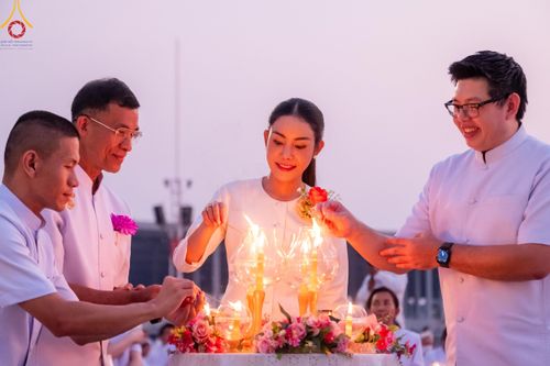 ภาพ No.122106:พิธีจุดประทีปถวายเป็นพุทธบูชา และบูชาธรรมมหาปูชนียาจารย์ พระมงคลเทพมุนี(สด จนฺทสโร) ในโครงการธรรมยาตรา กตัญญูบูชา มหาปูชนียาจารย์ พระมงคลเทพมุนี(สด จนฺทสโร) พระผู้ปราบมาร อนุสรณ์สถาน 7 แห่ง ปีที่ 12 วันที่ 31 มกราคม พ.ศ. 2567 ณ วัดพระธรรมกาย จ.ปทุมธานี