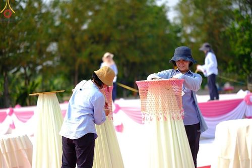 ภาพ No.109467:V.7 พลังใจ การเตรียมงาน เก็บงาน การรับบุญของเจ้าหน้าที่หน่วยงานต่างๆ เพื่อโครงการธรรมยาตรา กตัญญูบูชามหาปูชนียาจารย์ พระมงคลเทพมุนี (สด จนฺทสโร) พระผู้ปราบมาร อนุสรณ์สถาน 7 แห่ง ปีที่ 12 ระหว่างวันที่ 2 - 31 มกราคม พ.ศ.2567