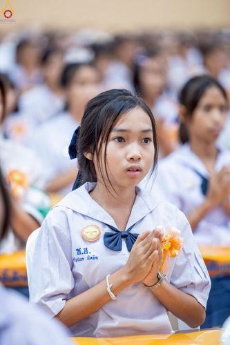 ภาพ No.246049:วันเสาร์ที่ 13 กันยายน พ.ศ. 2568 พิธีมอบผ้าไตรประธานกฐินสัมฤทธิ์เด็กดี V-Star ณ สภาธรรมกายสากล วัดพระธรรมกาย