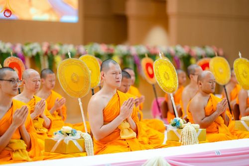 ภาพ No.153328:พิธีมุทิตาสักการะ พระภิกษุ-สามเณร ผู้สอบไล่ได้เปรียญธรรม ประโยค 1-2 ถึงประโยค ป.ธ.9 และบาลีศึกษา ประโยค1-2 ถึง บ.ศ.9 , พิธีมอบดวงแก้วสามเณรผู้ทรงบาลีไวยากรณ์ วัดพระธรรมกาย และ ศูนย์ส่งเสริมศีลธรรมในประเทศและต่างประเทศ วันอาทิตย์ที่ 8 กันยายน พ.ศ.2567