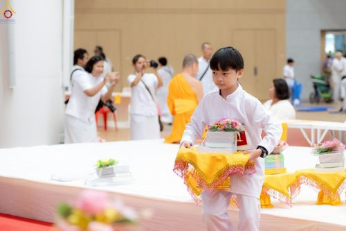 ภาพ No.225478:วันอาทิตย์ที่ 18 พฤษภาคม พ.ศ. 2568 พิธีร่วมบุญการศึกษา พระภิกษุ สามเณร ณ ห้องแก้วสารพัดนึก 2 วัดพระธรรมกาย