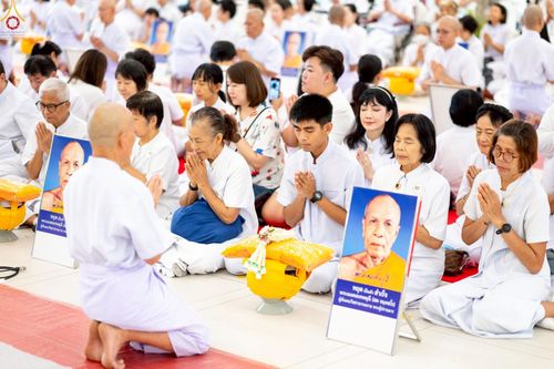 ภาพ No.228991:วันเสาร์ที่ 14 มิถุนายน พ.ศ. 2568 พิธีเวียนประทักษิณ , พิธีขอขมารับผ้าไตร ในโครงการบรรพชาอุปสมบทหมู่ ผู้บริหารรุ่นที่ 15 และ อุดมศึกษา รุ่นที่ 52 ณ โบสถ์พระไตรปิฎก วัดพระธรรมกาย