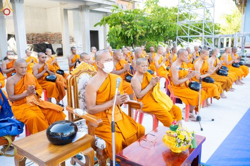 ภาพ No.83145:พิธีถวายสังฆทาน 323 วัด 4 จังหวัดชายแดนภาคใต้ ปีที่ 19 ครั้งที่ 163 พิธีมอบกองทุนหนุนแรงใจช่วยครูใต้ ปีที่ 16 ครั้งที่ 128  และพิธีทำบุญอุทิศส่วนกุศลให้ผู้วายชนม์ ในวันเสาร์ที่ 8 กรกฎาคม พ.ศ. 2566 ณ หอประชุม อาคารพระสุทธิสมณวัตรานุสรณ์   วัดมุจลินทวาปีวิ