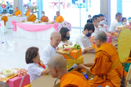 ภาพ No.83275:พิธีถวายสังฆทานคณะสงฆ์ 85 รูป  และพิธีทอดผ้าป่ายกช่อฟ้าดวงแก้ว มหาวิหารหลวงปู่  วันอาทิตย์ที่ 18 มิถุนายน 2566 ณ ศูนย์ปฏิบัติธรรมภาคใต้ อ.บางกล่ำ จ.สงขลา