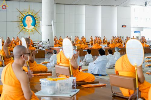 ภาพ No.83999:พิธีบุพเปตพลี ครั้งที่ 137 ร่วมอุทิศบุญกุศลแด่หมู่ญาติที่ล่วงลับไปแล้ว และสืบทอดอายุพระพุทธศาสนา ในวันจันทร์ที่ 17 กรกฎาคม พ.ศ. 2566 ณ หอฉันคุณยายอาจารย์ฯ วัดพระธรรมกาย