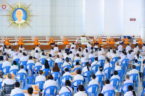 ภาพ No.78069:พิธีบุพเปตพลี ครั้งที่ 132 เพื่ออุทิศบุญกุศลแด่บรรพบุรุษผู้ล่วงลับ วันที่ 21 มีนาคม พ.ศ. 2566 ณ วัดพระธรรมกาย