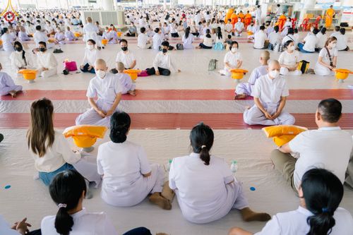 ภาพ No.79317:พิธีขอขมา มอบบาตรและผ้าไตร ในโครงการบรรพชาสามเณรฟื้นฟูพระพุทธศาสนาทั่วไทย โครงการอบรมยุวธรรมทายาท มัชฌิมธรรมทายาท และธรรมทายาทรุ่นอุดมศึกษา ณ สภาธรรมกายสากล วัดพระธรรมกาย วันเสาร์ที่ 1 เมษายน พ.ศ. 2566