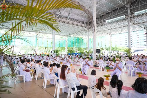 ภาพ No.83544:พิธีตัดปอยผมและปลงผม ในโครงการบรรพชาอุปสมบทหมู่ ธรรมทายาทรุ่นเข้าพรรษา ณ วัดพระธรรมกาย วันอาทิตย์ที่ 16 กรกฎาคม พ.ศ.2566