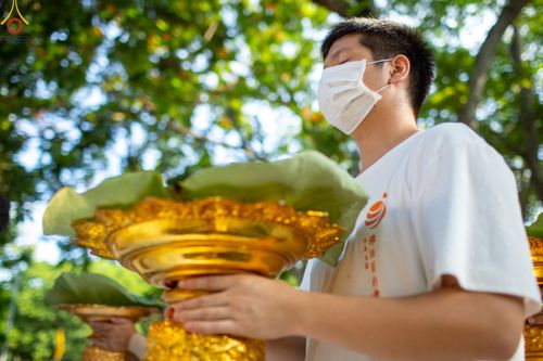 ภาพ No.83216:พิธีตัดปอยผมและปลงผม ในโครงการบรรพชาอุปสมบทหมู่ ธรรมทายาทนานาชาติ (ภาคภาษาจีน) รุ่นที่ 18 ณ วัดพระธรรมกาย วันเสาร์ที่ 8 กรกฎาคม พ.ศ.2566