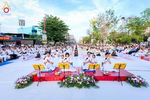 ภาพ No.314038:วันอาทิตย์ที่ 14 มีนาคม พ.ศ. 2569 ทำบุญเมืองหาดใหญ่ตักบาตรพระ 1,109 รูป เติมบุญใหญ่ หลังวิกฤตมหาอุทกภัย ณ ซุ้มประตูไชน่าทาวน์ ถนนศุภสารรังสรรค์ อ.หาดใหญ่ จ.สงขลา