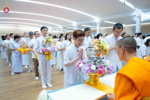 ภาพ No.310717:วันอาทิตย์ที่ 22 กุมภาพันธ์ พ.ศ. 2569 พิธีถวายโคมมาฆประทีป ณ ห้องแก้วสารพัดนึก 2 วัดพระธรรมกาย จ.ปทุมธานี