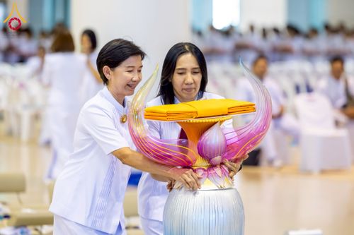 ภาพ No.215641:วันอาทิตย์ต้นเดือนที่ 6 เมษายน พ.ศ. 2568 ขบวนอัญเชิญผ้าป่าสมทบ มหาสังฆทาน 40,000 กว่าวัดทั่วประเทศ ณ สภาธรรมกายสากล วัดพระธรรมกาย