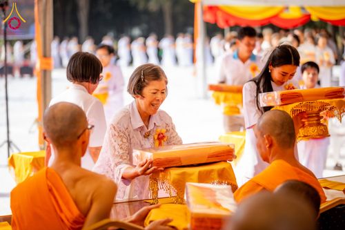 ภาพ No.285732:วันพุธที่ 10 ธันวาคม พ.ศ.2568  พิธีตอกเสาเข็มมงคลต้นสุดท้าย รองรับองค์พระเจดีย์เพื่อสร้างสันติภาพโลก ณ ศูนย์ปฏิบัติธรรมและศูนย์อบรมเยาวชน ชัยนาท