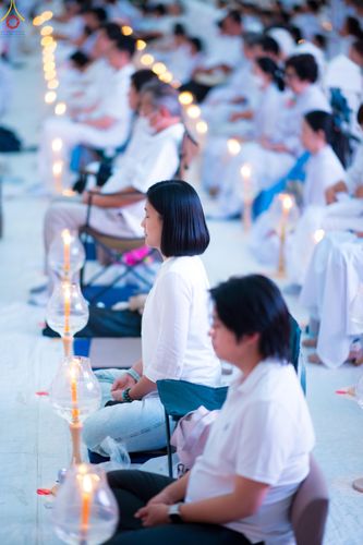 ภาพ No.297120:วันที่ 17 มกราคม พ.ศ. 2569 พิธีจุดประทีปถวายเป็นพุทธบูชา และบูชาธรรมมหาปูชนียาจารย์ (ภาพชุดที่ 2) ณ วัดโบสถ์บน ต.บางคูเวียง จ.นนทบุรี อนุสรณ์สถานลำดับที่ 4 สถานที่เกิดด้วยกายธรรม ในโครงการธรรมยาตรา กตัญญูบูชา มหาปูชนียาจารย์ พระมงคลเทพมุนี(สด จนฺทสโร) พร