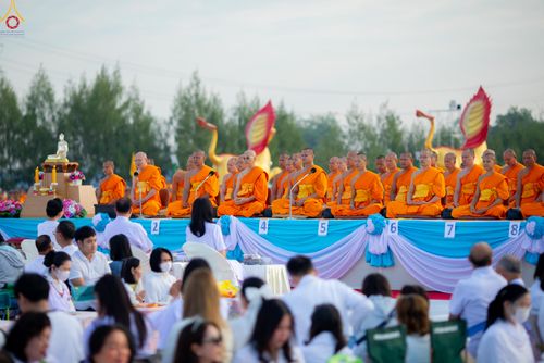 ภาพ No.302568:วันที่ 24 มกราคม พ.ศ. 2569 พิธีตักบาตรพระธรรมยาตรา(ภาพชุดที่ 2) ณ อนุสรณ์สถานลำดับที่ 5 สถานที่เผยแผ่วิชชาธรรมกายครั้งแรก อนุสรณ์สถานบางปลา วัดบางปลา อำเภอบางเลน จังหวัดนครปฐม ในโครงการธรรมยาตรา กตัญญูบูชา มหาปูชนียาจารย์ พระมงคลเทพมุนี(สด จนฺทสโร) พระผู