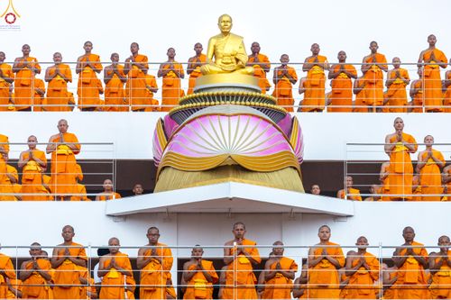 ภาพ No.300035:วันที่ 22 มกราคม พ.ศ.2569 พระธรรมยาตราปฏิบัติธรรม และถ่ายภาพหมู่ประวัติศาสตร์ ณ อาคารธรรมยาตรา กตัญญูบูชามหาปูชนียาจารย์  ตรงข้ามวัดปากน้ำภาษีเจริญ จ.กรุงเทพมหานคร ในโครงการธรรมยาตรา กตัญญูบูชา มหาปูชนียาจารย์ พระมงคลเทพมุนี(สด จนฺทสโร) พระผู้ปราบมาร อนุ