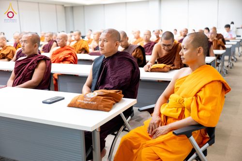 ภาพ No.325586:วันที่ 24 เมษายน พ.ศ.2569 หลวงพ่อทัตตชีโว รองเจ้าอาวาสวัดพระธรรมกาย ถวายการต้อนรับและปฏิสันถารคณะสงฆ์เมียนมาร์