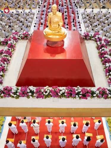 ภาพ No.215576:วันอาทิตย์ต้นเดือนที่ 6 เมษายน พ.ศ. 2568 ขบวนอัญเชิญผ้าป่าสมทบ มหาสังฆทาน 40,000 กว่าวัดทั่วประเทศ ณ สภาธรรมกายสากล วัดพระธรรมกาย