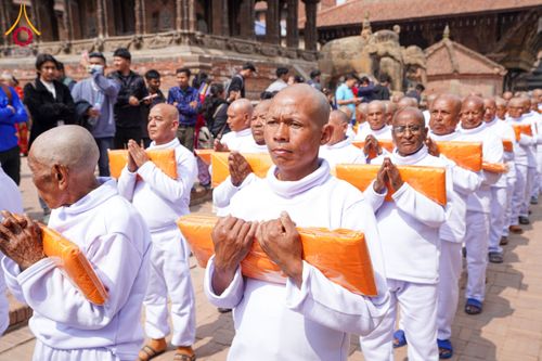 ภาพ No.129898:พิธีตัดปอยผมและแห่นาคธรรมทายาท ในโครงการบรรพชา 1,250 รูป ณ แดนประสูติ สวนลุมพินี ประเทศเนปาล วันที่ 2 มีนาคม พ.ศ. 2567