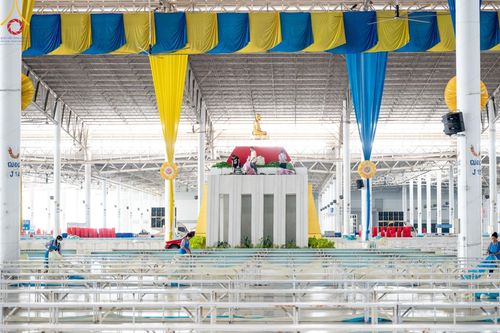 ภาพ No.58412:V.41 เทหมดใจ  ลุยต่อไป ร้อยซาวปี การเตรียมงาน การปฏิบัติงาน และการเก็บงาน ของเจ้าหน้าที่หน่วยงานต่างๆ เพื่อพิธีฉลองอายุวัฒนมงคล 80 ปี หลวงพ่อธัมมชโย และรับถวายมหาสังฆทาน 10,000 กว่าวัดทั่วประเทศ ในวันคุ้มครองโลก จันทร์ที่ 22 เมษายน พ.ศ. 2567