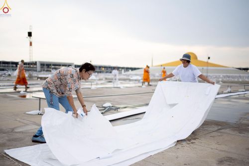 ภาพ No.225243:วันที่ 20 - 27 เมษายน พ.ศ. 2568 "ภาพแห่งความปลื้มที่ไม่มีวันจบ" คณะสงฆ์สามเณร เจ้าหน้าที่ และสาธุชน ร่วมแรงร่วมใจกันเตรียมงานและเก็บงาน เพื่อวันคุ้มครองโลก พิธีถวายมหาสังฆทานคณะสงฆ์ 40,000 กว่าวัดทั่วประเทศ