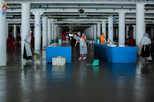 ภาพ No.59006:V.40 ภัตตาหารพระหมื่นวัด เราจัดให้ การปฏิบัติงานของเจ้าหน้าที่และอาสาสมัคร เพื่อรับบุญในการถวายภัตตาหาร แด่คณะสงฆ์ 10,000 กว่าวัดทั่วประเทศ ที่มาร่วมงานวันคุ้มครองโลก จันทร์ที่ 22 เมษายน พ.ศ. 2567 ณ วัดพระธรรมกาย