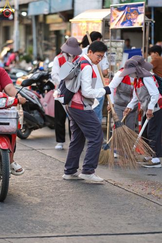 ภาพ No.191590:V.49 สารพัดV สารพัดดี ที่ธรรมยาตรา ในโครงการธรรมยาตรา กตัญญูบูชา มหาปูชนียาจารย์ พระมงคลเทพมุนี(สด จนฺทสโร) พระผู้ปราบมาร อนุสรณ์สถาน 7 แห่ง ปีที่ 13 ระหว่างวันที่ 2-31 มกราคม พ.ศ. 2568