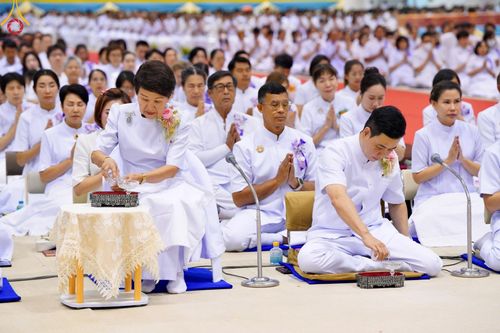 ภาพ No.167889:พิธีทอดกฐิน และ พิธีกรานกฐิน ในวันอาทิตย์ที่ 3 พฤศจิกายน พ.ศ. 2567 ณ วัดพระธรรมกาย จ.ปทุมธานี
