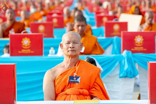 ภาพ No.221747:วันอังคารที่ 22 เมษายน พ.ศ. 2568 ภาพพิธีถวายมหาสังฆทานคณะสงฆ์ 40,000 กว่าวัดทั่วประเทศ เนื่องในวันคุ้มครองโลก ชุดที่ 2 (ปลื้มให้สมการรอคอย) ณ ลานธรรมพระมหาธรรมกายเจดีย์ วัดพระธรรมกาย