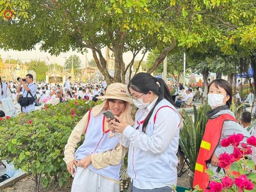 ภาพ No.204205:V.52 สารพัดV สารพัดดี ที่วัดสองพี่น้อง ในโครงการธรรมยาตรา กตัญญูบูชา มหาปูชนียาจารย์ พระมงคลเทพมุนี(สด จนฺทสโร) พระผู้ปราบมาร อนุสรณ์สถาน 7 แห่ง ปีที่ 13 ระหว่างวันที่ 2-31 มกราคม พ.ศ. 2568