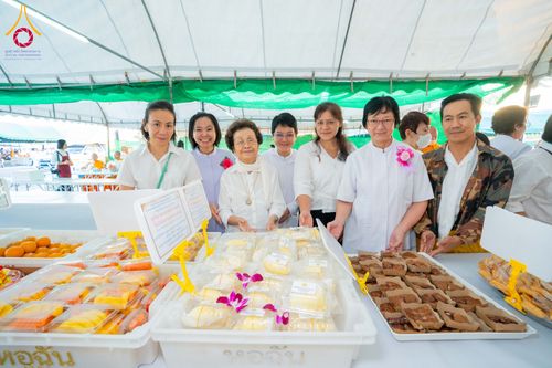 ภาพ No.301091:วันที่ 23 มกราคม พ.ศ. 2569 พิธีถวายภัตตาหารเป็นสังฆทาน แด่พระธรรมยาตรา ณ อนุสรณ์สถานบางปลา วัดบางปลา อำเภอบางเลน จังหวัดนครปฐม ในโครงการธรรมยาตรา กตัญญูบูชา มหาปูชนียาจารย์ พระมงคลเทพมุนี(สด จนฺทสโร) พระผู้ปราบมาร อนุสรณ์สถาน 7 แห่ง ปีที่ 14