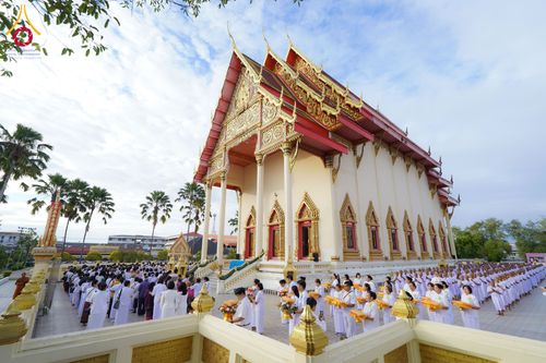 ภาพ No.278543:วันอาทิตย์ที่ 14 ธันวาคม พ.ศ.2568  พิธีเวียนประทักษิณ พิธีวันทาสีมาพระประธาน โครงการบวชบูชาธรรมมหาปูชนียาจารย์ ของศูนย์ปฏิบัติธรรมบุรีรัมย์ ณ วัดกลาง พระอารามหลวง จังหวัดบุรีรัมย์