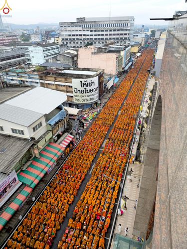 ภาพ No.236925:วันอาทิตย์ที่ 10 สิงหาคม พ.ศ. 2568 มหาสังฆทานครั้งยิ่งใหญ่ ตักบาตรพระ 10,000 รูป ถ.นิพัทธ์อุทิศ 3 ใจกลางนครหาดใหญ่ จ.สงขลา