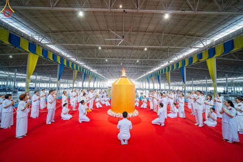 ภาพ No.148926:พิธีปฎิบัติธรรมและ พิธีจุดเทียนใจ ไฟนิรันดร์ อนันตชัย วันอาทิตย์ที่ 11 สิงหาคม พ.ศ. 2567 วัดพระธรรมกาย จ.ปทุมธานี