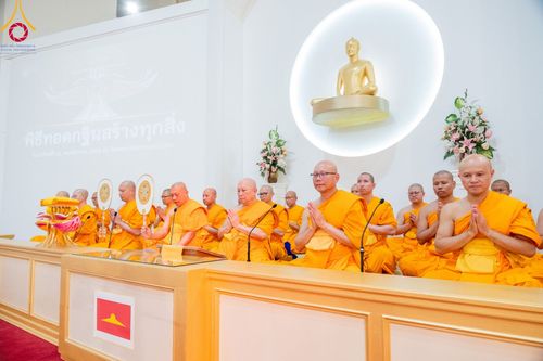 ภาพ No.100944:พิธีทอดกฐินบรมจักรพรรดิสร้างทุกสิ่ง ณ วัดพระธรรมกายออเรกอน ประเทศสหรัฐอเมริกา  วันอาทิตย์ ที่ 26 พฤศจิกายน พ.ศ. 2566