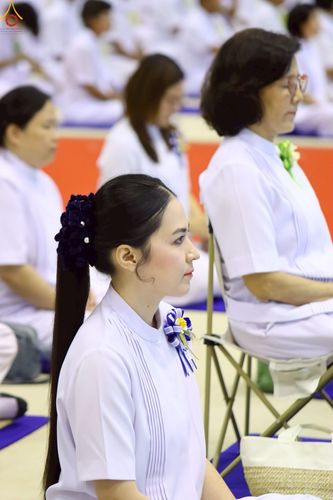 ภาพ No.233766:วันเสาร์ที่ 19 กรกฎาคม พ.ศ.2568 วันมหารำลึก ครั้งที่ 35 พิธีรำลึกถึงนักสร้างบารมี , พิธีสวดพระพุทธมนต์ , พิธีทอดผ้าบังสกุลและถวายไทยธรรม วัดพระธรรมกาย