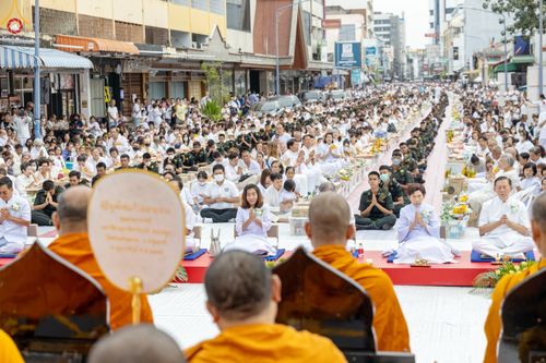 ภาพ No.85894:ตักบาตรพระนานาชาติ 10,000 รูป ใจกลางนครหาดใหญ่ จ.สงขลา วันอาทิตย์ที่ 20 สิงหาคม พ.ศ. 2566